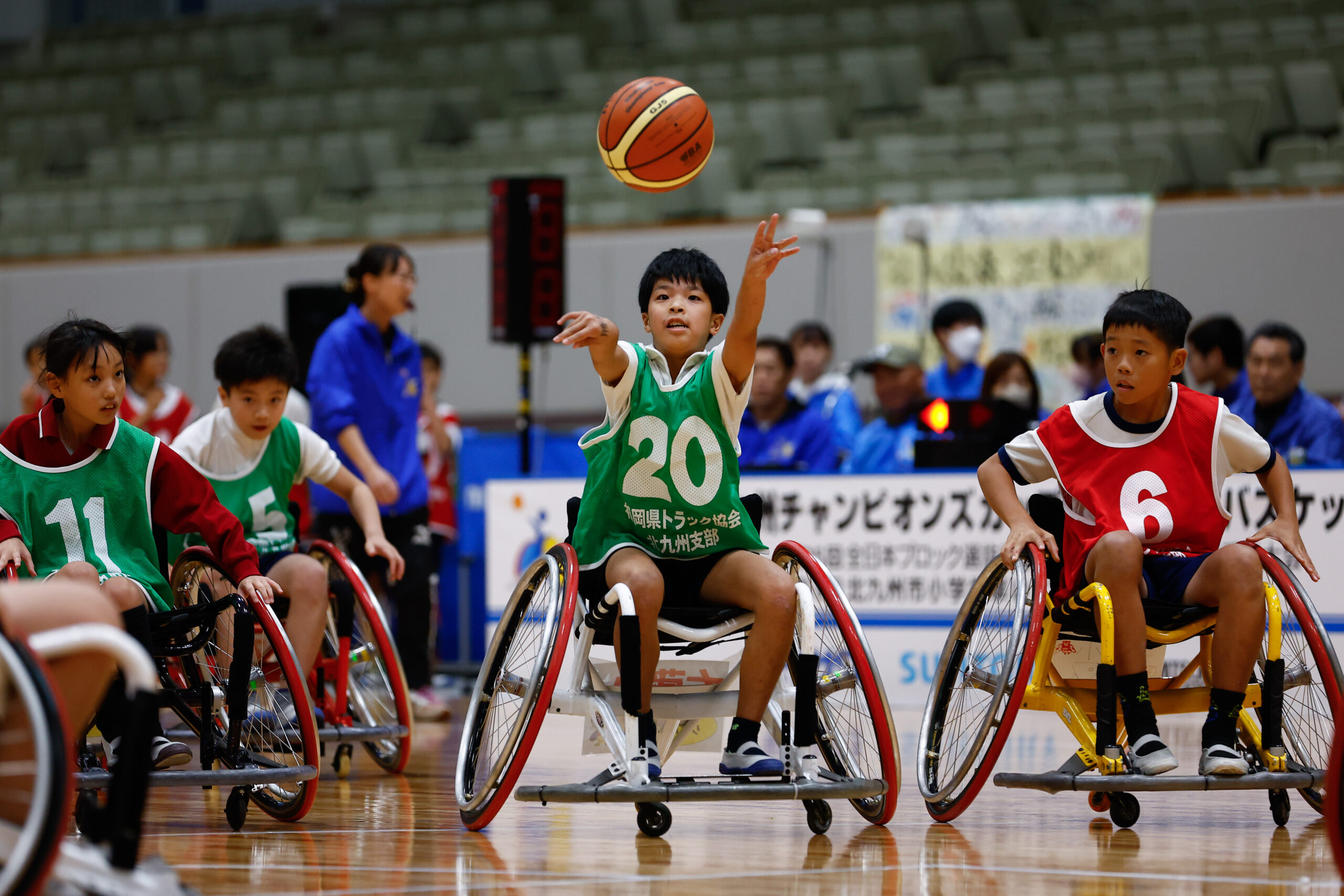 北九州市に根付く車いすバスケ文化 子どもたちの「思いやりのパス」が