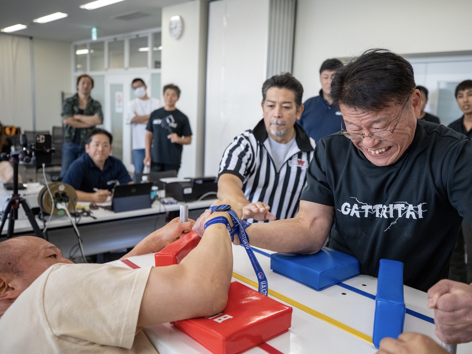 競技人口が増加中の“世界最小の格闘技”アームレスリング。地域や世代を