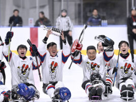 東京辰巳アイスアリーナで初開催！ アイスホッケーの全国クラブ選手権大会で長野サンダーバーズが大会８連覇