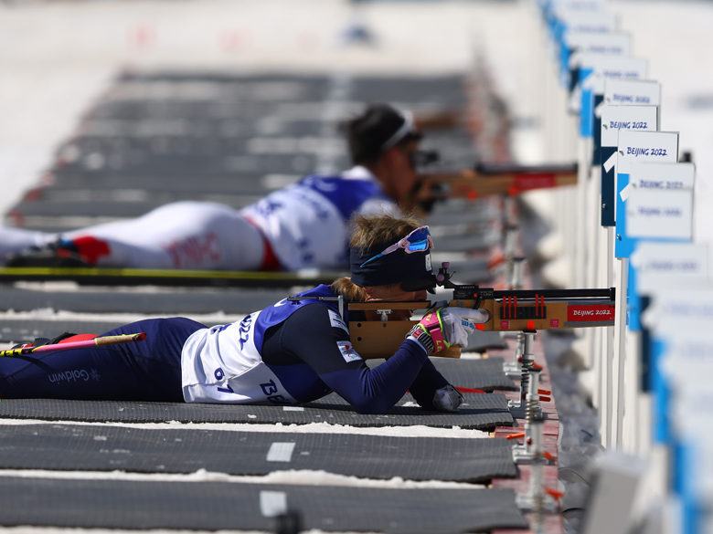 【オリ×パラ競技徹底比較！】「走って撃つ」を繰り返すバイアスロン。滑走距離や射撃の違いは？