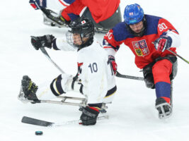 誰よりも速く、美しく、たくましく走る。パラアイスホッケーの“20歳トリオ”が切り拓く新しい扉
