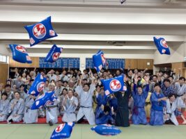 修学旅行の定番「まくら投げ」で伊東市を元気に。13年間、地域とともに大会を育ててきた仕掛け人の足跡