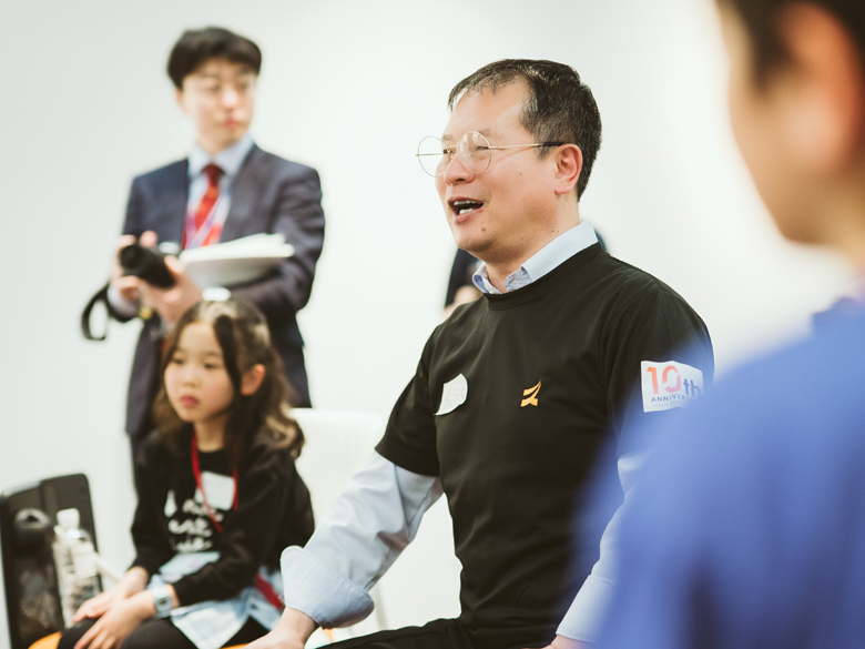 小中高生が直撃取材！ 河合純一スポーツ庁長官が語る、夢やスポーツの力とは