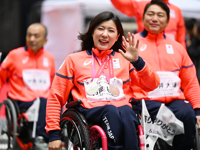 冬季大会初のTEAM JAPAN応援感謝パレード、“りくりゅう”らとともにパラリンピアンらが参加！