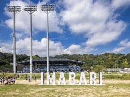 W杯監督を２度務めた岡田武史が、サッカーの先に見つめる未来。J２・FC今治が12年かけて紡いだ「おらが町の誇り」