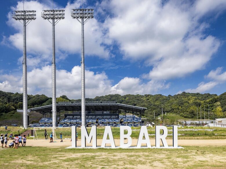 W杯監督を２度務めた岡田武史が、サッカーの先に見つめる未来。J２・FC今治が12年かけて紡いだ「おらが町の誇り」