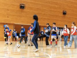 サッカー未経験の70歳おばあちゃんがドハマりし毎週プレー。JFAが仕掛ける「走らない、ボールを奪わないサッカー」の魔法