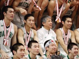 NBAプレーヤー河村勇輝らを育てた高校バスケ名将が、“昭和の熱血”を手放して見えたもの「生徒はロボットじゃない」