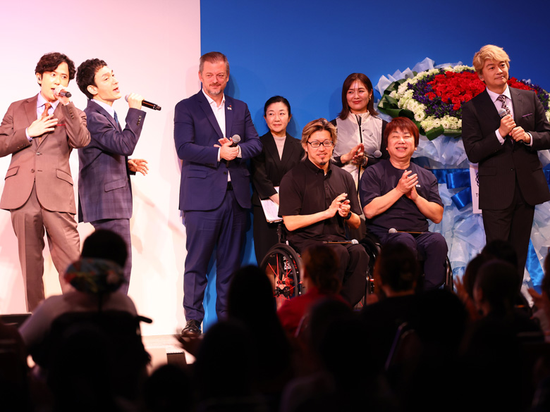 稲垣吾郎・草彅剛・香取慎吾が登壇！「東京2020パラリンピック５周年記念スペシャルステージ」大会が教えてくれたことと、この５年のポジティブな変化