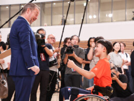 【東京2020から５年】大会を知らない世代へも届くレガシー。IPCパーソンズ会長が見た、パラスポーツが変える子どもたちの未来