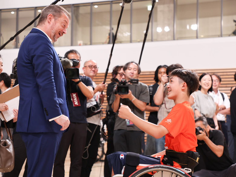 【東京2020から５年】大会を知らない世代へも届くレガシー。IPCパーソンズ会長が見た、パラスポーツが変える子どもたちの未来