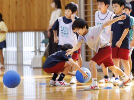 「アジアパラ、観に行ってみたい！」愛知県豊橋市でゴールボールに触れた子どもたち「地元開催の大会を、共生について考えるきっかけに」｜パラスポーツと教育